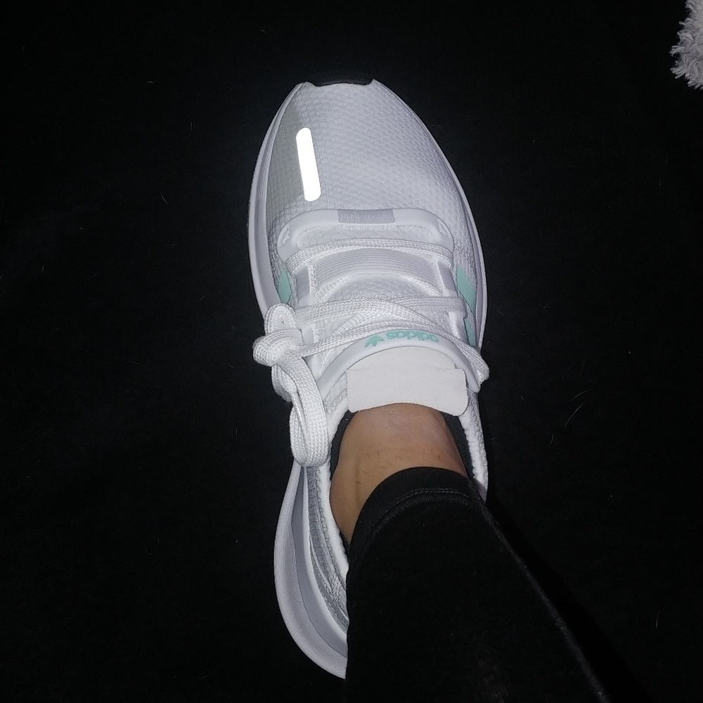 ✨Adidas kicks✨ - Picture 3 of 8